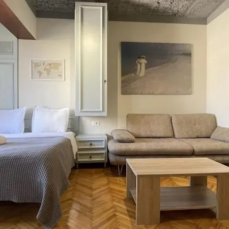 Apartman In Myslym Shyri Street