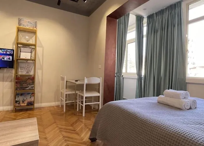 Apartman In Myslym Shyri Street *