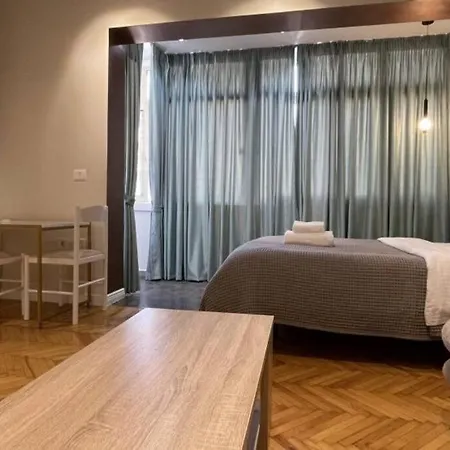 Apartmán In Myslym Shyri Street *