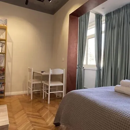 Apartmán In Myslym Shyri Street *